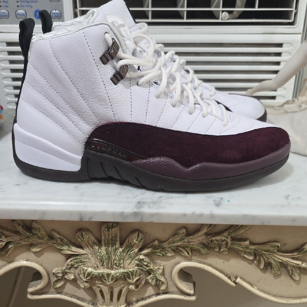 A Ma Maniere Jordan  Retro 12 White 9.5 Mens (Used)